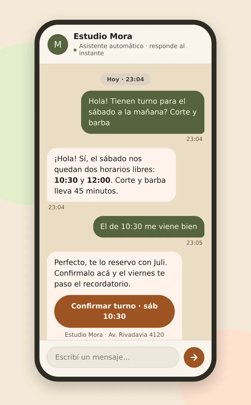 Ejemplo de conversación de WhatsApp con el asistente automático de un negocio: responde horarios disponibles y confirma un turno con un botón.